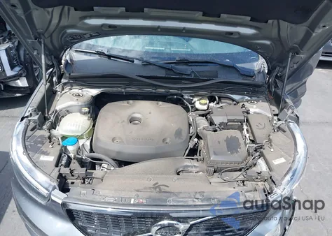 2019 Volvo Xc40 T4 R-Design z USA, uszkodzony, nr VIN YV4AC2HM0K2152315